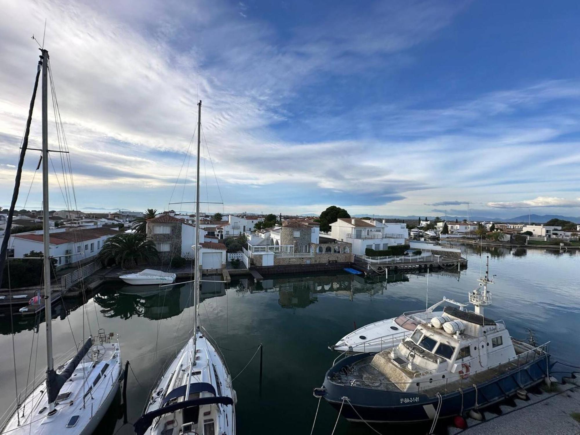 Apartamento En Roses Con Vistas Al Canal Y Piscina エクステリア 写真