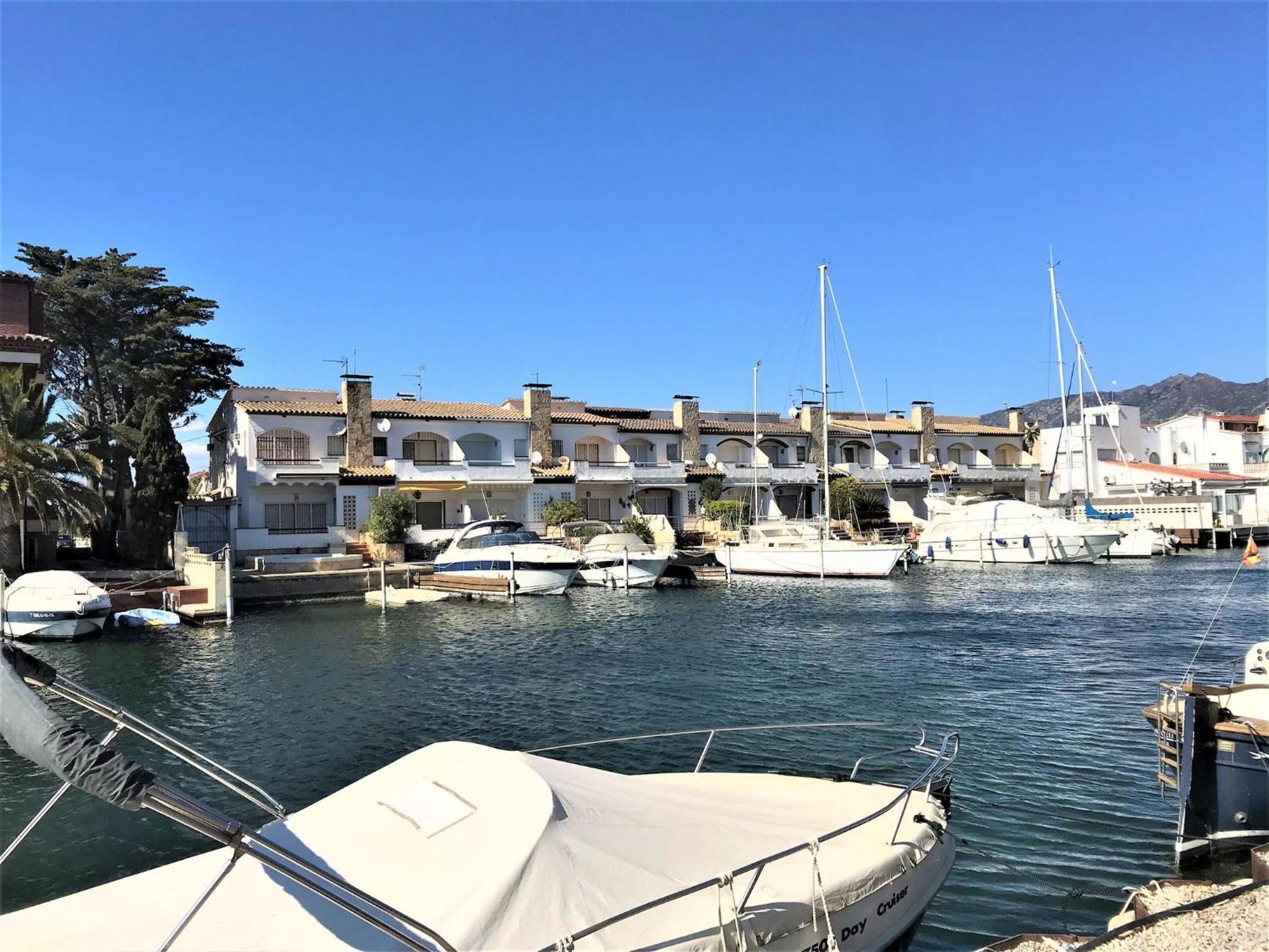 Apartamento En Roses Con Vistas Al Canal Y Piscina エクステリア 写真