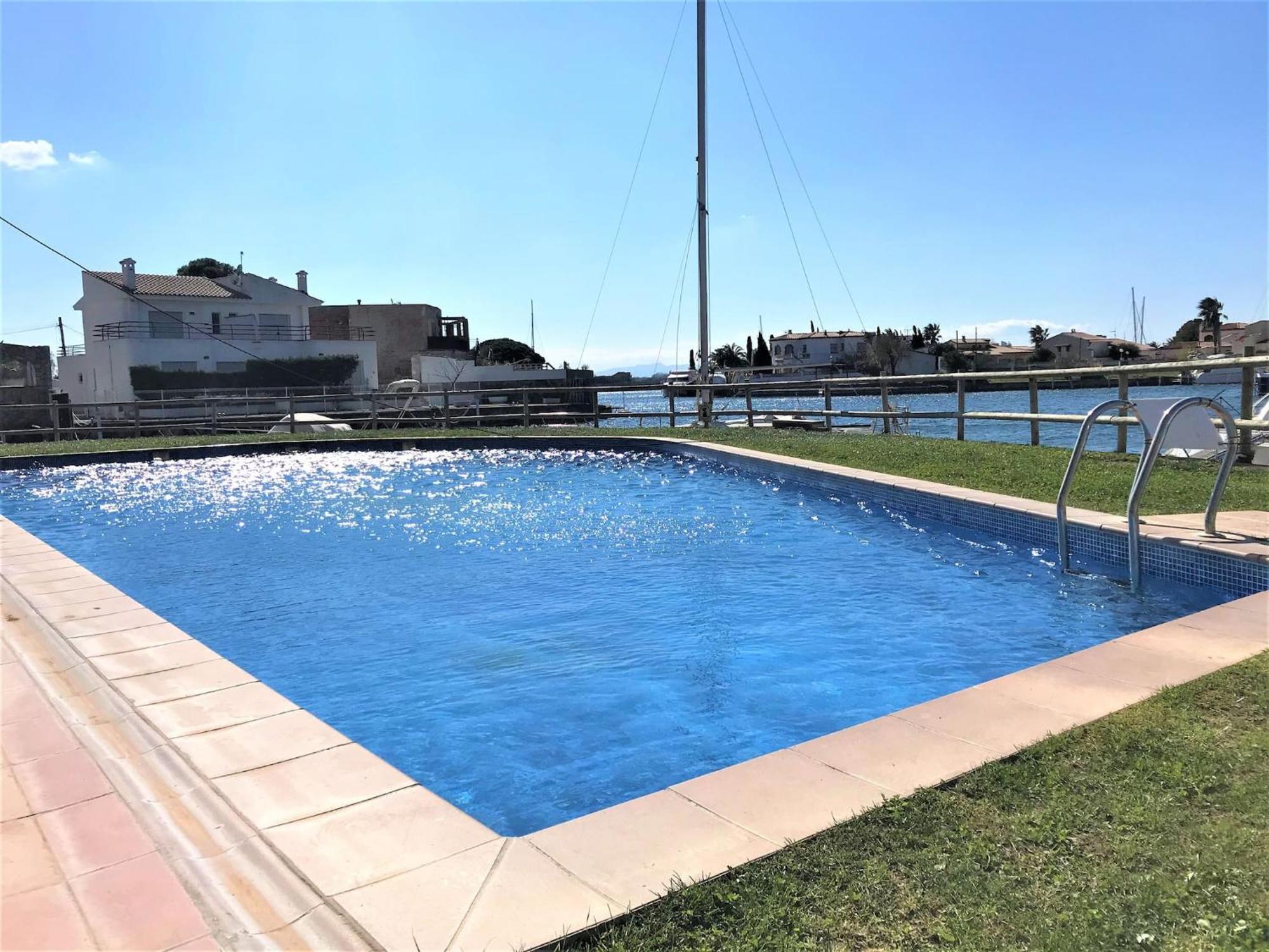 Apartamento En Roses Con Vistas Al Canal Y Piscina エクステリア 写真