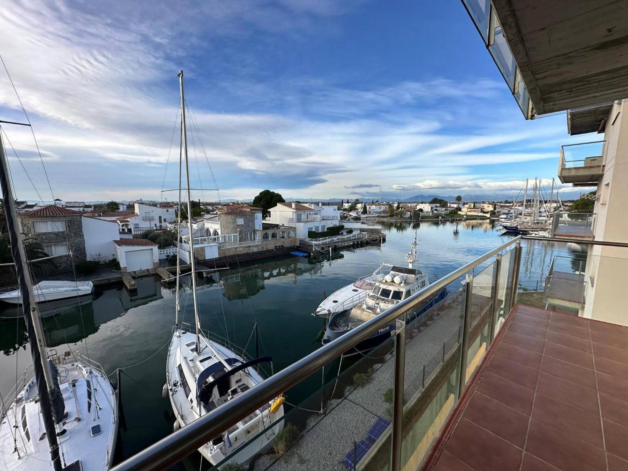 Apartamento En Roses Con Vistas Al Canal Y Piscina エクステリア 写真