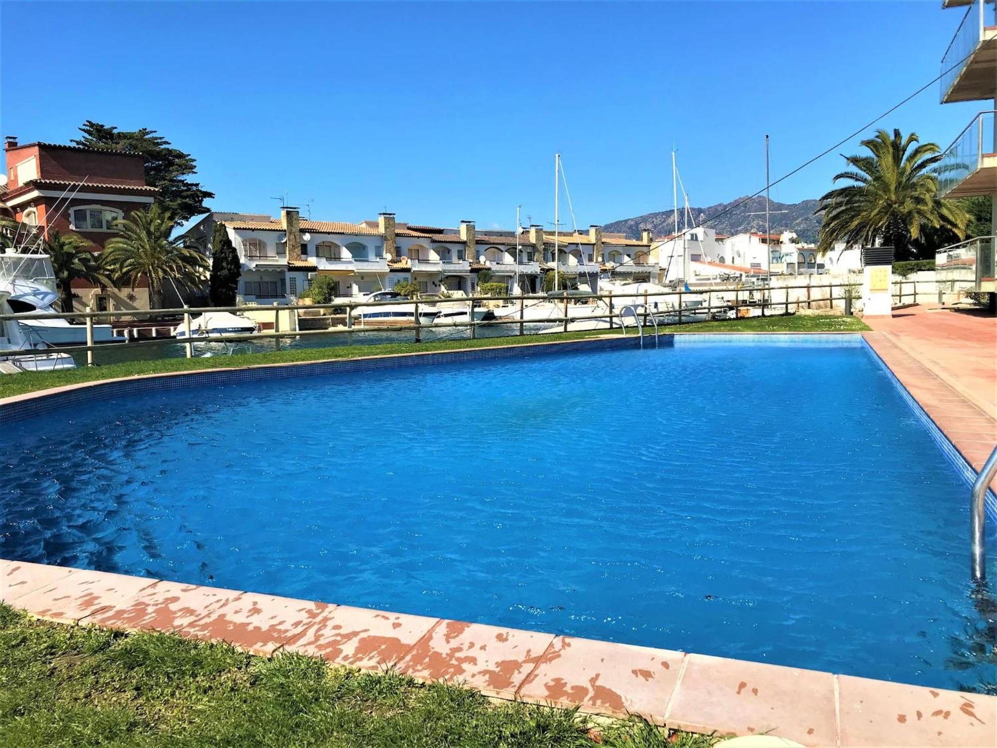 Apartamento En Roses Con Vistas Al Canal Y Piscina エクステリア 写真