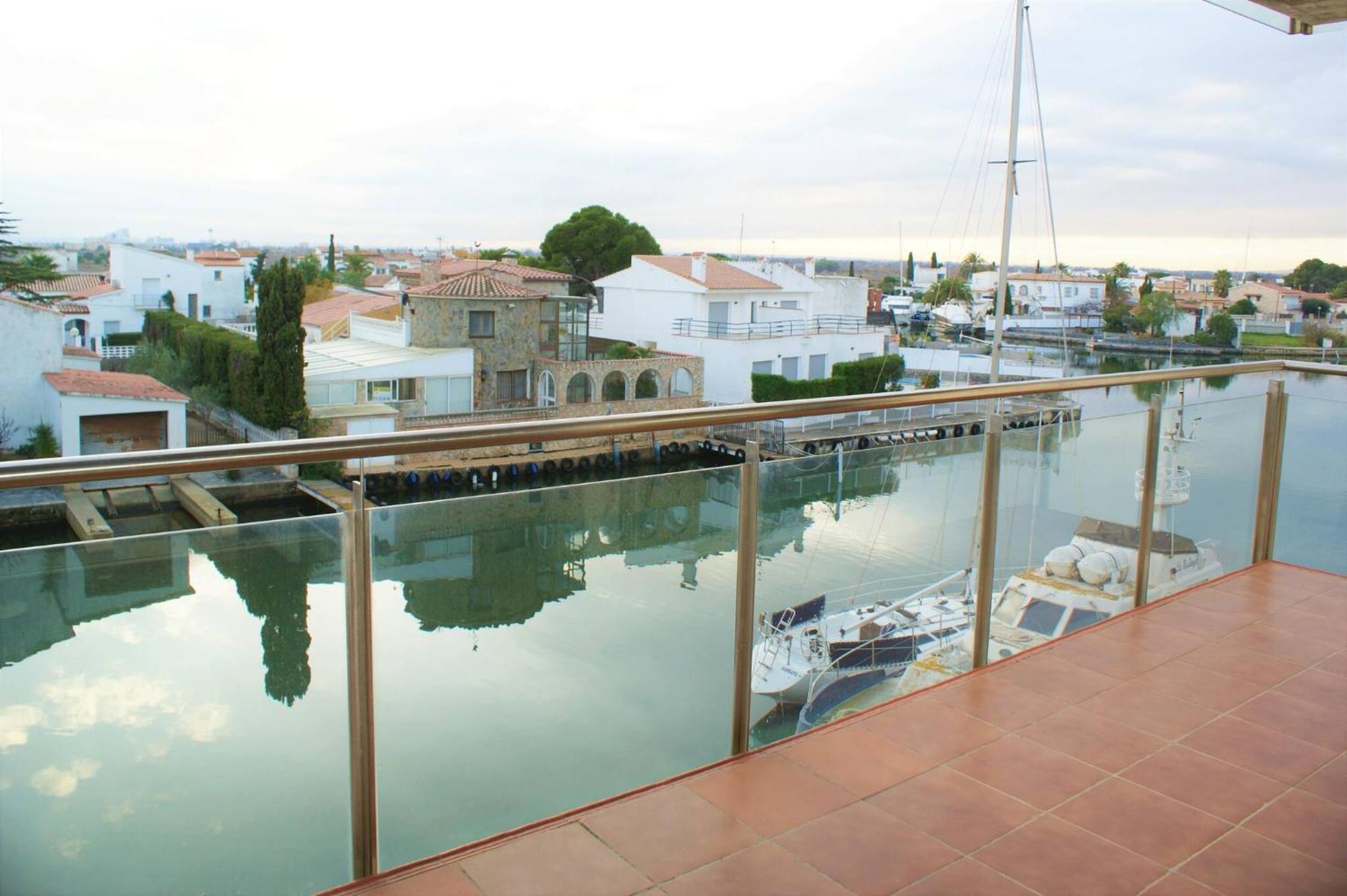 Apartamento En Roses Con Vistas Al Canal Y Piscina エクステリア 写真